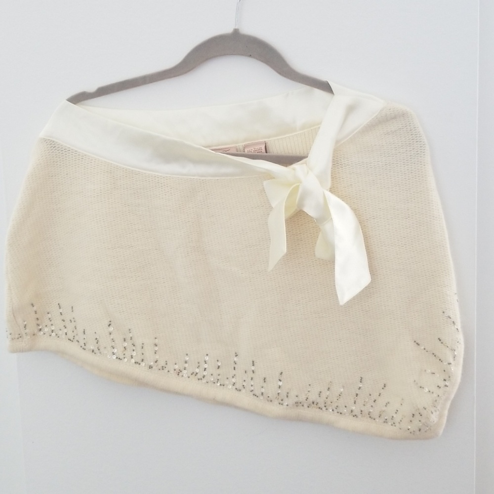 Asymmetric shoulder cape size Large